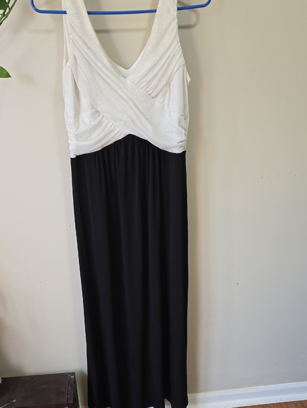 Enfocus Studio White and Black Sparkle V-Neck Maxi Dress